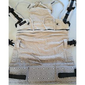 Calm Cube kendőből készült Maraya csatos hordozó