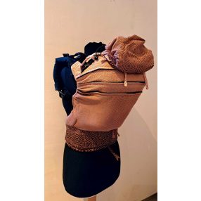 FoxyCube kendőből készült Maraya csatos hordozó