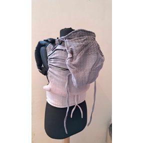 Lovely Lavender kendőből készült Maraya csatos hordozó