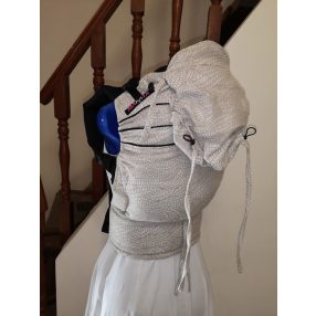 Natural Wildness kendőből készült Maraya csatos hordozó