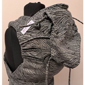 Night Wildness kendőből készült Maraya csatos hordozó