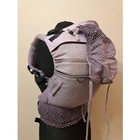 Roselily Cube kendőből készült Maraya csatos hordozó