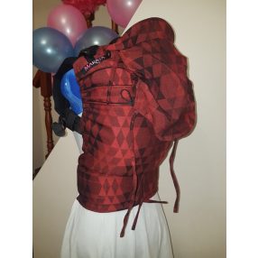 Rubyillusion kendőből készült Maraya csatos hordozó