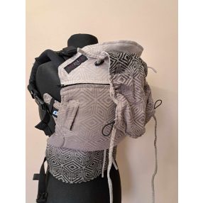 TencelSmokeyCube kendőből készült Maraya csatos hordozó