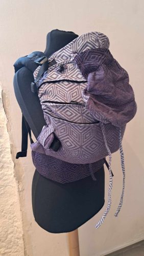 Tencel Iris Cube kendőből készült Maraya csatos